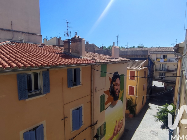 Vente  Appartement T2  de 30 m² à La Seyne 92 000 euros Réf: SFN-2025017