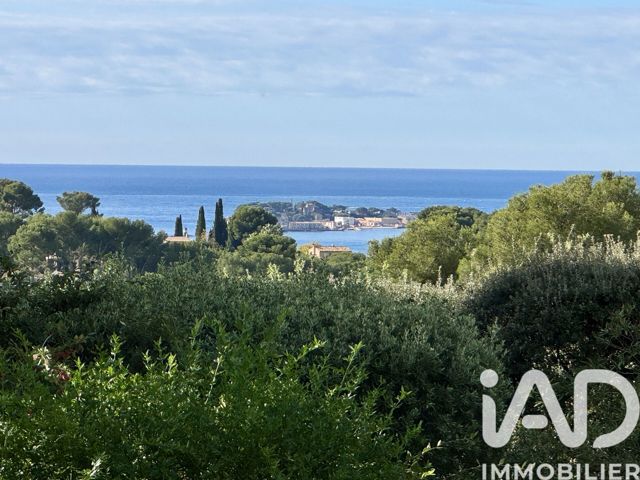 Vente  Maison de 230 m² à Sanary 1 580 000 euros Réf: SFN-1869369