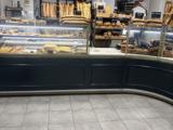 Vente  Local commercial de 160 m² à Hyères 572 000 euros