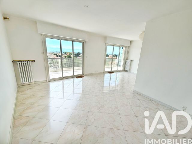 Vente  Appartement T3  de 70 m² à La Seyne 380 000 euros Réf: SFN-1909428