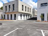 Vente  Local commercial de 145 m² à Saint Maximin la Sainte Baume 342 490 euros