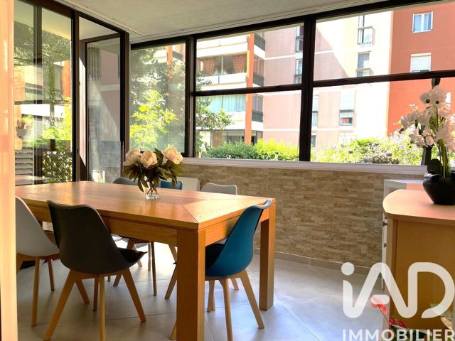 Vente  Appartement T3  de 72 m² à La Seyne 268 000 euros Réf: SFN-2032682