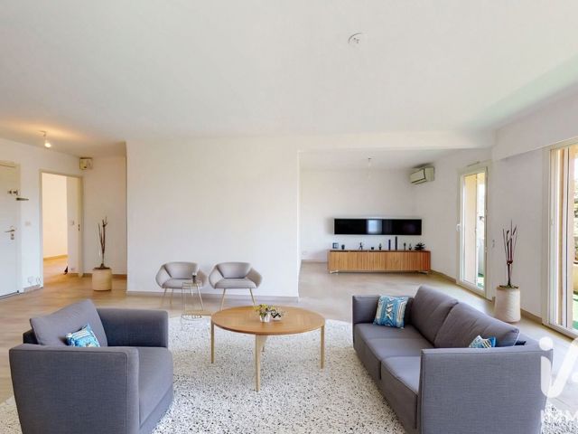 Vente  Appartement T4  de 70 m² à Six-Fours 259 000 euros Réf: SFN-2058466