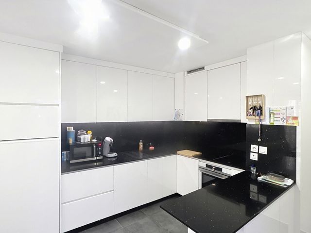 Vente  Appartement T3  de 51 m² à La Seyne 185 000 euros Réf: SFN-2006719