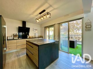 Vente  Appartement T4  de 90 m² à Six-Fours 345 000 euros