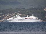 Malgré le mauvais temps le Seabourn Legend a fait escale à Sanary