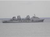 Un navire militaire en baie de Bandol-Sanary