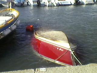 Brusc: bateau sous l'eau