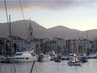 Sanary: départ des pointus pour Saint Tropez