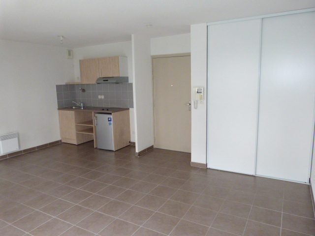 Location  Appartement F2  de 48 m² à La Seyne Gai-Versant 525 euros Réf: SFN-8