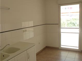 Location  Appartement F4  de 82 m² à Toulon Champ de Mars 730 euros Réf: SFN-CSB34