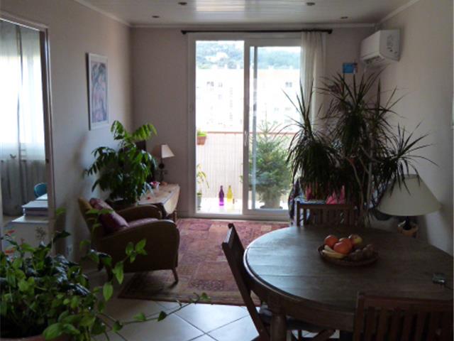 Location  Appartement F4  de 65 m² à La Seyne Saint Jean 700 euros Réf: SFN-0