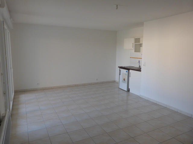 Location  Appartement F2  de 48 m² à La Seyne Saint Jean 555 euros Réf: SFN-A09