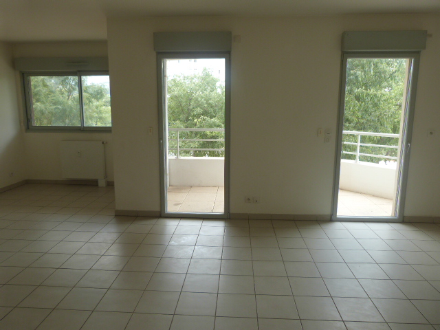 Location  Appartement T2  de 58 m² à La Seyne Camp Laurent 478 euros Réf: SFN-VBB01