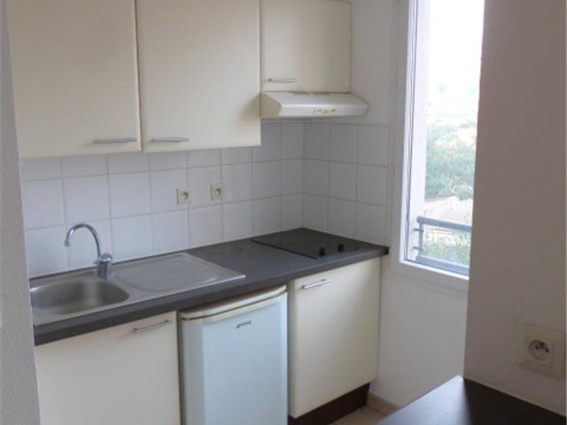 Location  Appartement T2  de 39 m² à La Seyne Saint Jean 480 euros Réf: SFN-SG32