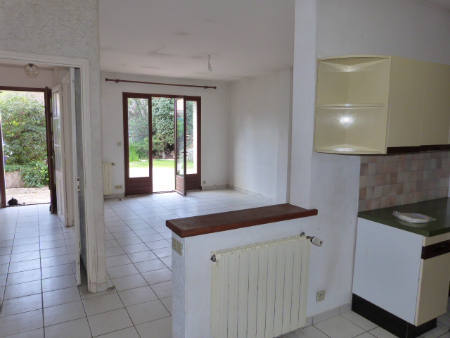 Location  Appartement F3  de 72 m² à La Seyne Fabrégas 900 euros Réf: SFN-1