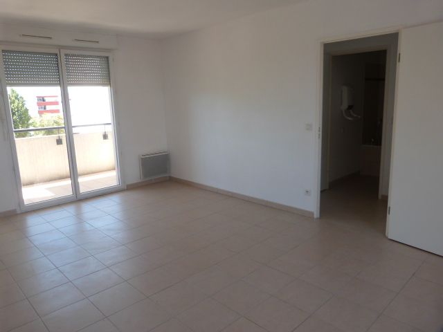 Location  Appartement T2  de 51 m² à La Seyne 545 euros Réf: SFN-4