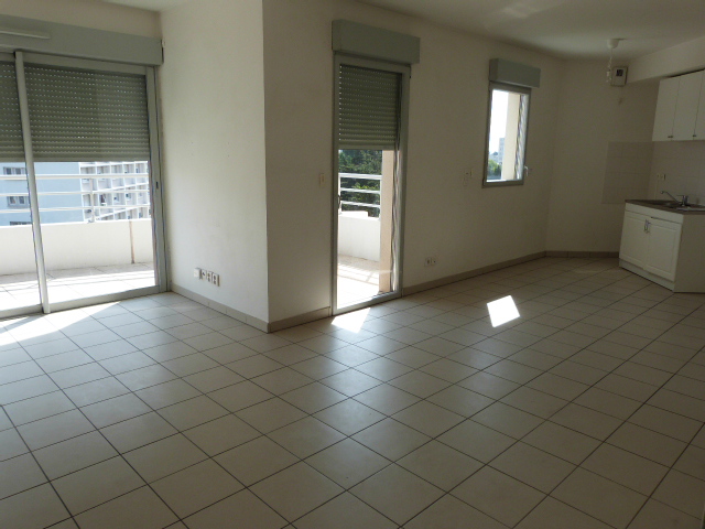 Location  Appartement T2  de 58 m² à La Seyne Camp Laurent 585 euros Réf: SFN-VBB10