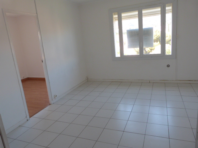 Location  Appartement T3  de 54 m² à La Seyne Saint Jean 570 euros Réf: SFN-5