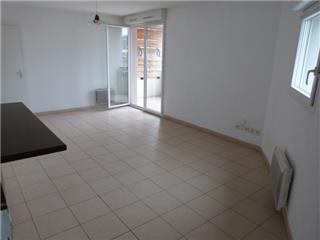Location  Appartement T3  de 62 m² à La Seyne Saint Jean 709 euros Réf: SFN-SGA16