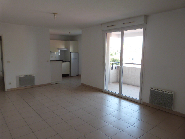 Location  Appartement T3  de 62 m² à La Seyne Gai-Versant 700 euros Réf: SFN-SGB33