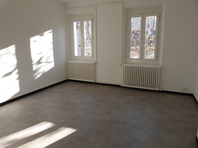 Location  Appartement T3  de 54 m² à La Seyne Centre 580 euros Réf: SFN-1