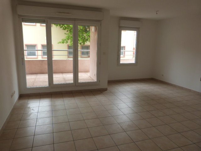 Location  Appartement F3  de 61 m² à La Seyne Porte Marine 795 euros Réf: SFN-6