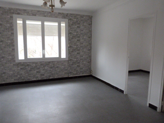 Location  Appartement F3  de 53 m² à La Seyne Saint Jean 580 euros Réf: SFN-7