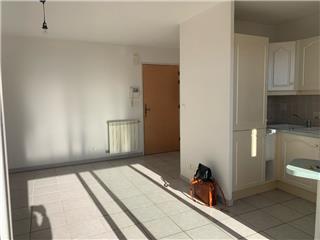 Location  Appartement T2  de 38 m² à Six-Fours 690 euros