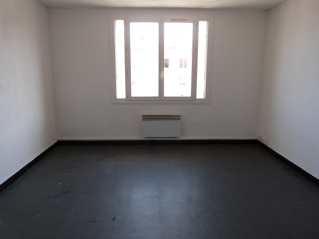 Location  Appartement F3  de 53 m² à La Seyne Saint Jean 575 euros Réf: SFN-1