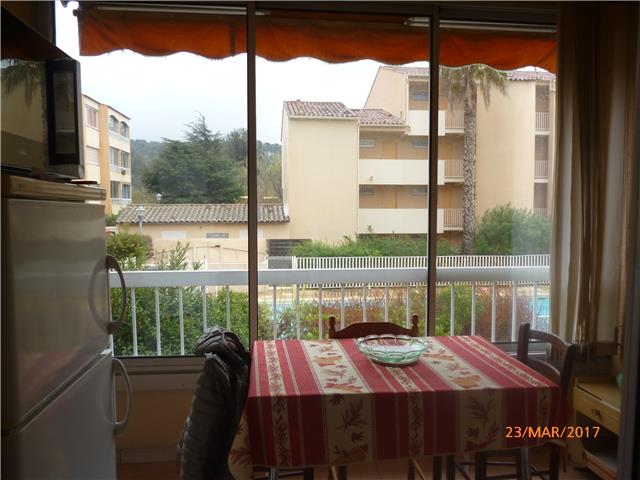 Location Vacances,  Appartement T2  pour 4 personnes à Sanary Les Prats Réf: SFN-M0245