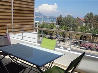 Location Vacances,  Appartement T2  pour 5 personnes à La Seyne Les Sablettes Réf: SFN-338