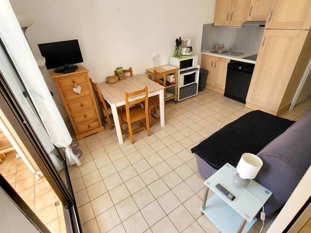 Location Vacances,  Appartement T3  pour 4 personnes à Six-Fours Réf: SFN-GL A 37