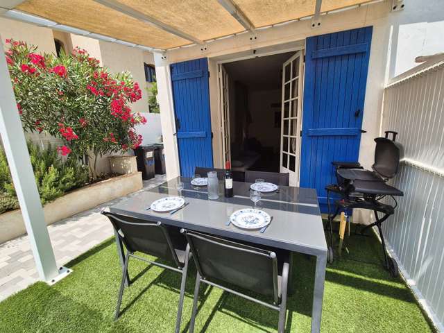 Location Vacances,  Appartement T2  pour 5 personnes à La Seyne Les Sablettes Réf: SFN-236
