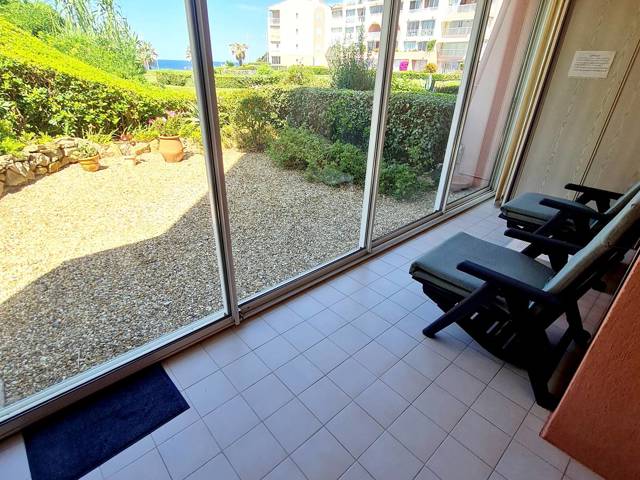Location Vacances,  Appartement T3  pour 6 personnes à Six-Fours Réf: SFN-CM 023 B