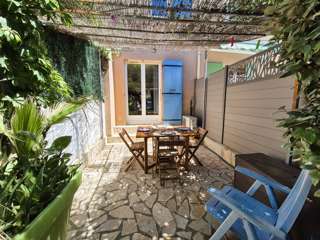 Location Vacances,  Appartement F2  pour 4 personnes à La Seyne Les Sablettes
