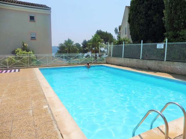 Location Vacances,  Appartement T4  pour 6 personnes à La Seyne Tamaris Réf: SFN-085