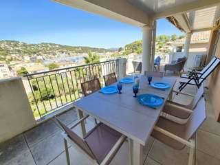 Location Vacances,  Appartement T3  pour 5 personnes à Saint Mandrier Village