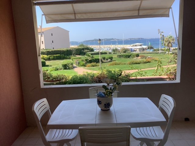 Location Vacances,  Appartement T2  pour 2 personnes à Six-Fours Réf: SFN-CM 071 B