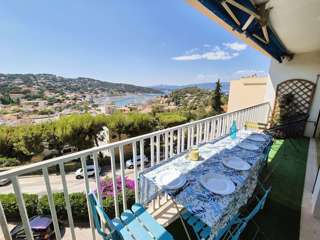 Location Vacances,  Appartement F4  pour 7 personnes à Saint Mandrier Village