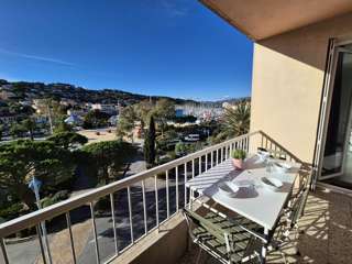 Location Vacances,  Appartement T2  pour 4 personnes à Saint Mandrier Village